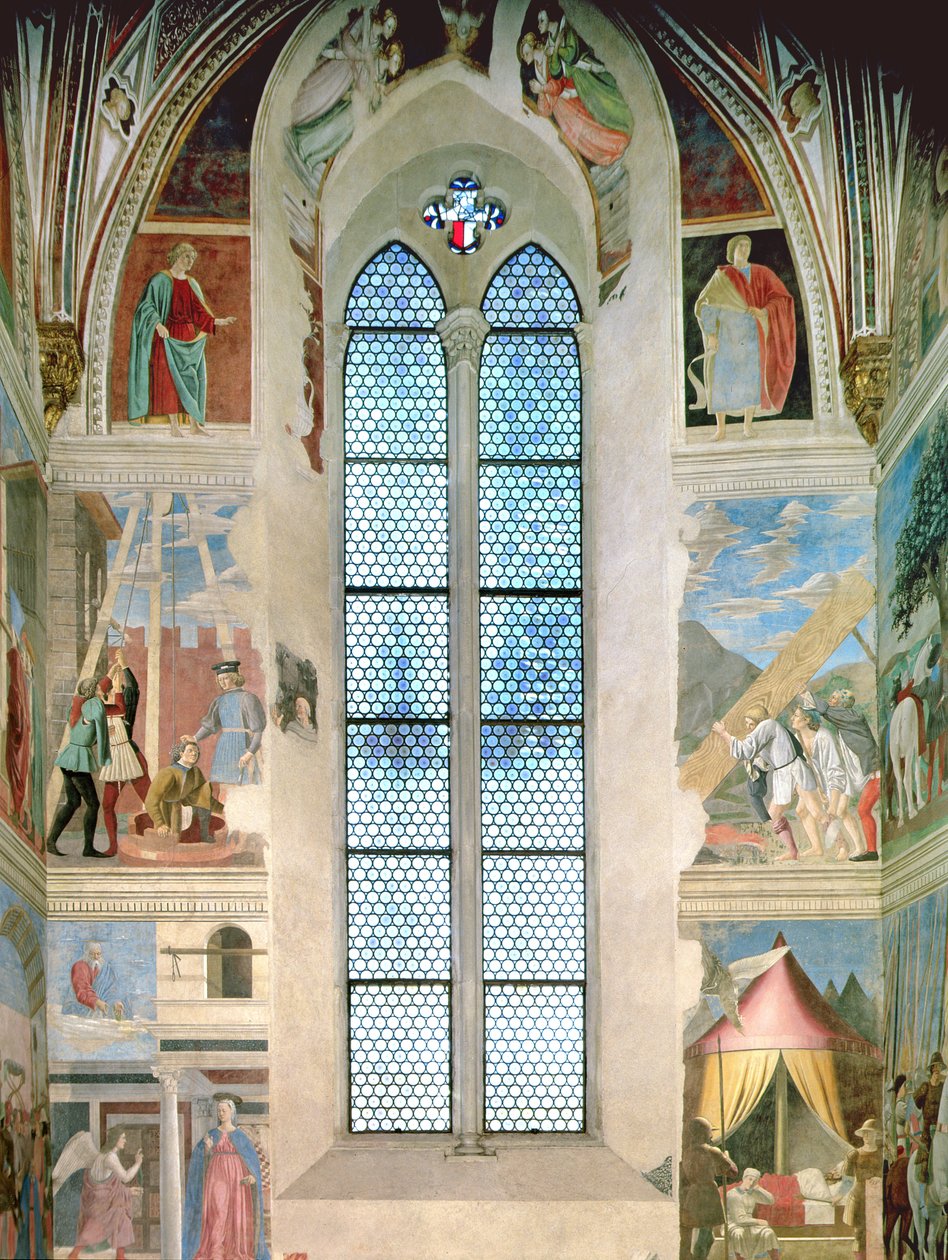 Utsikt over endeveggen til apsis med fresker fra Legend of the True Cross-syklus, fullført 1464 (etter restaurering) av Piero della Francesca