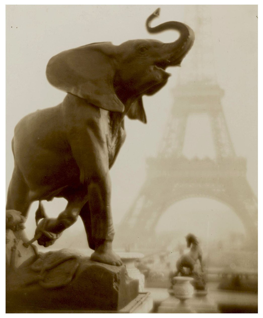 Elefantasi ca. 1908 av Pierre Dubreuil