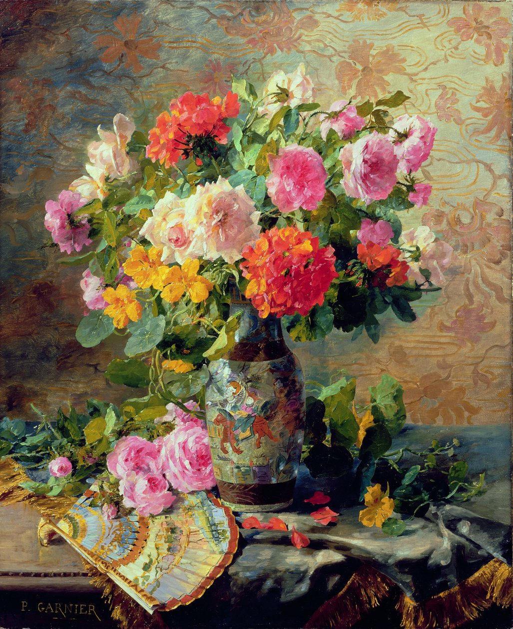 Vase med blomster og en vifte av Pierre Garnier