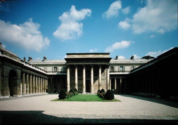 Utsikt over gårdsplassen til Hotel de Salm, Palais de la Legion dHonneur, bygget 1782-87 av Pierre II Rousseau