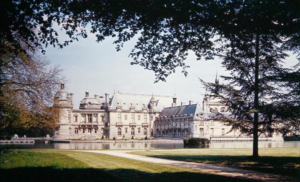 Utsikt over Grand og Petit Chateau av Pierre and Bullant Daumet