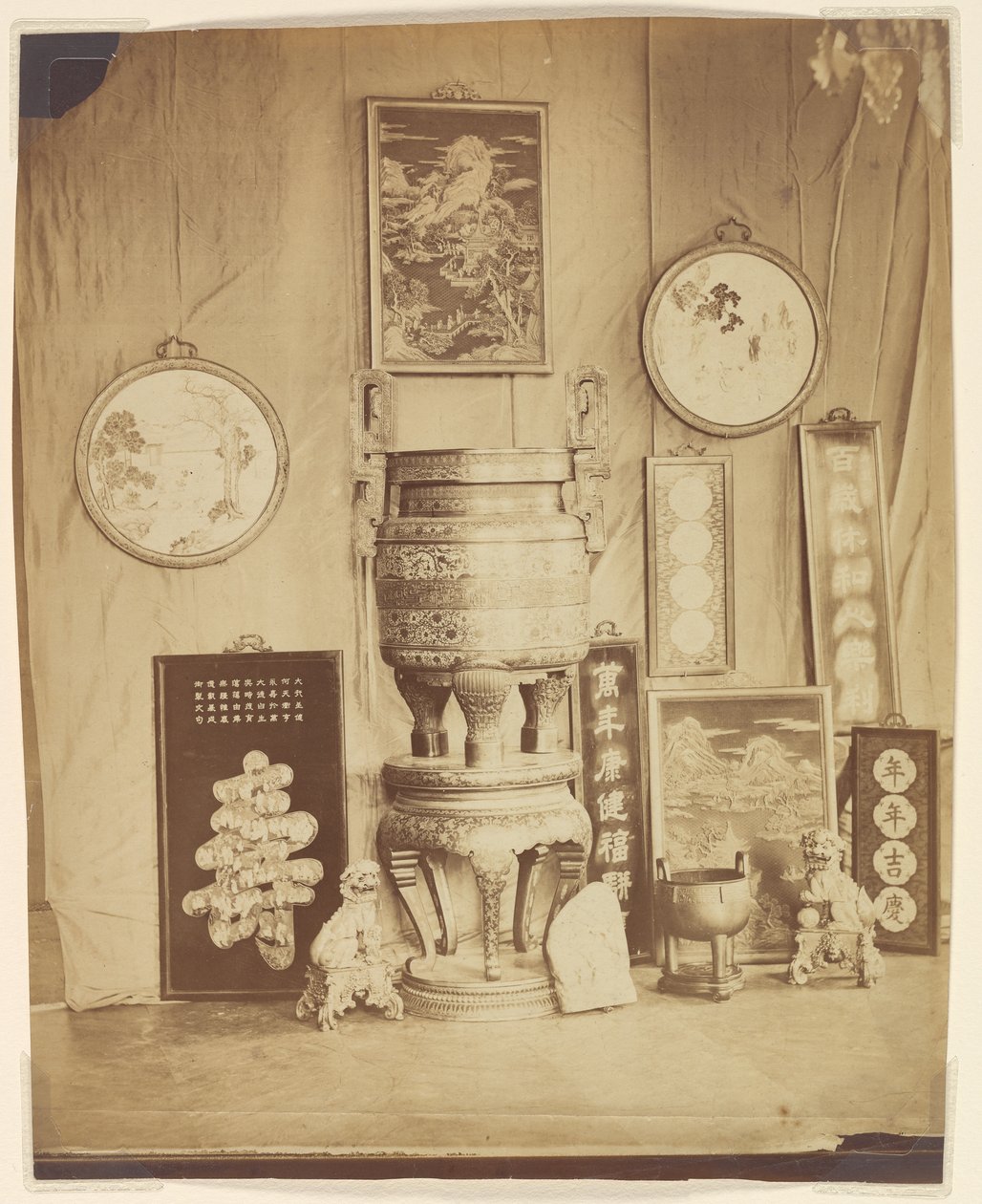 Kunstgjenstander fra sommerpalassene, Beijing, 1861-63 av Pierre Ambroise Richebourg