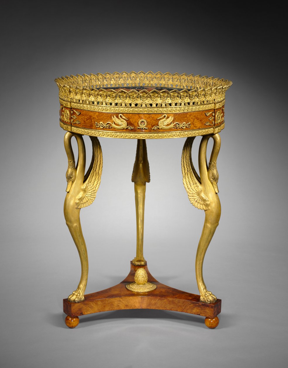 Blomsterstativ (Jardinière), ca. 1800 (tre med fester av forgylt bronse) av Pierre Philippe Thomire