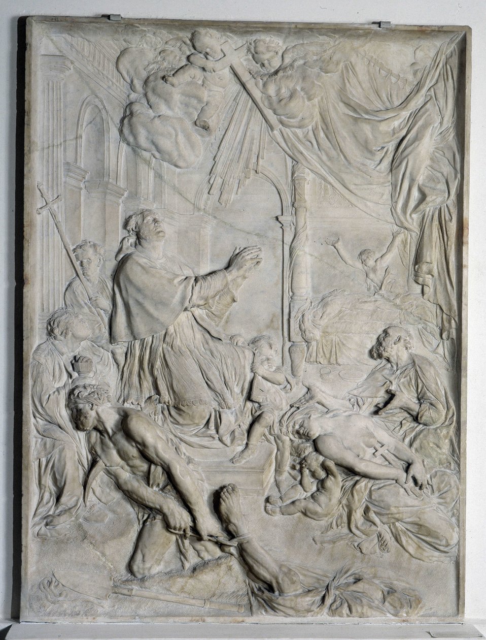 lavt relieff av pesten i Milano - Saint Charles Borromee (San Carlo Borromeo) (1538-1584, kardinal og erkebiskop av Milano) ber (marmor) av Pierre Puget