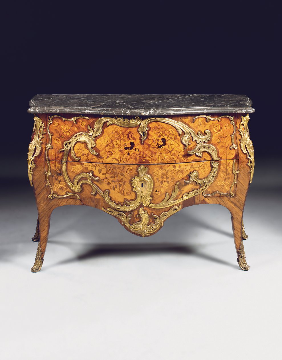 Louis XV-kommode, forhandlet av Adrien Delorme av Pierre Roussel