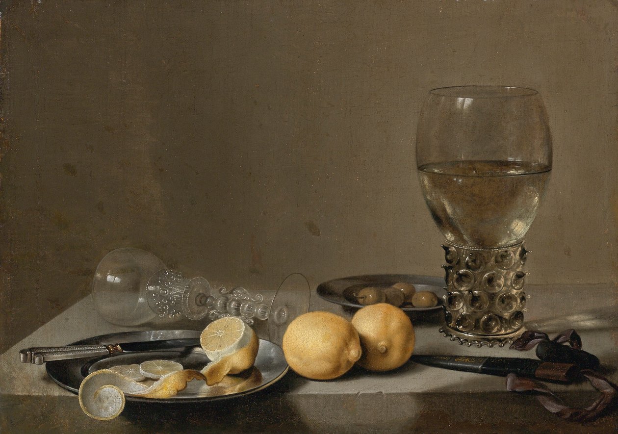 Stilleben med to sitroner, et venetiansk glass, Roemer, kniv og oliven på et bord av Pieter Claesz