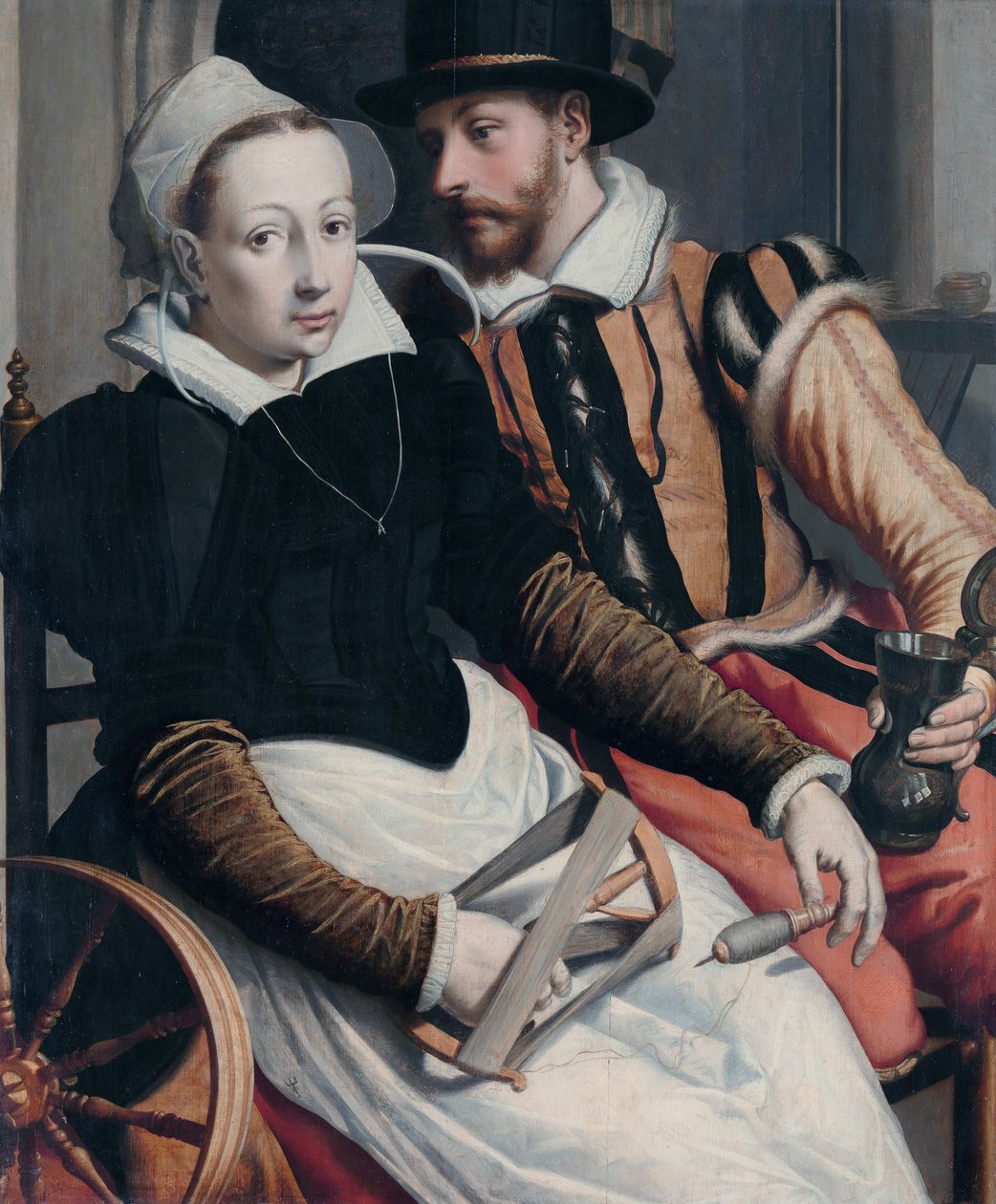 En kvinne ved snurrhjulet og en mann med et krus sittende i et interiør. av Pieter Pietersz the Elder
