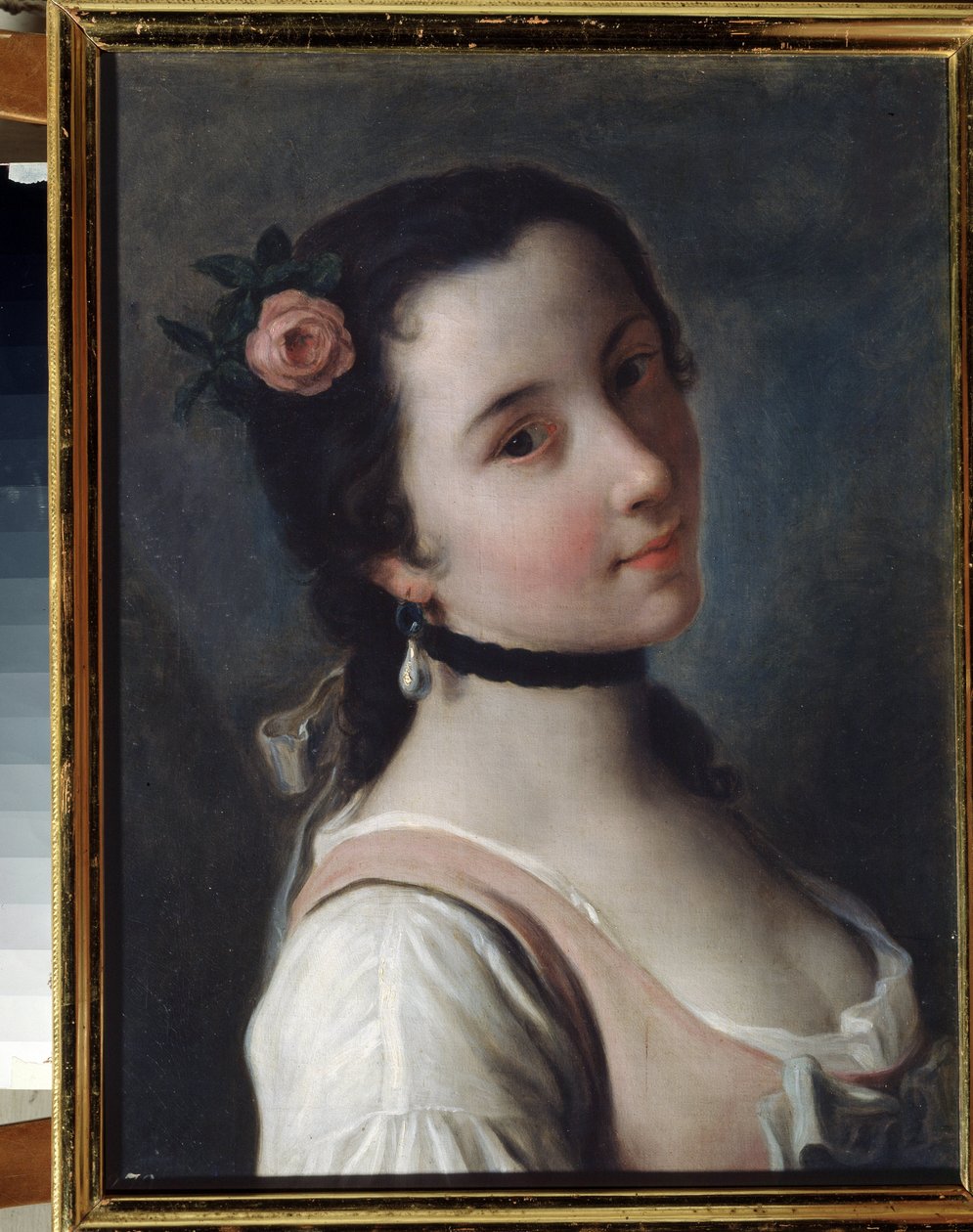 En jente med en rose av Pietro Antonio Rotari