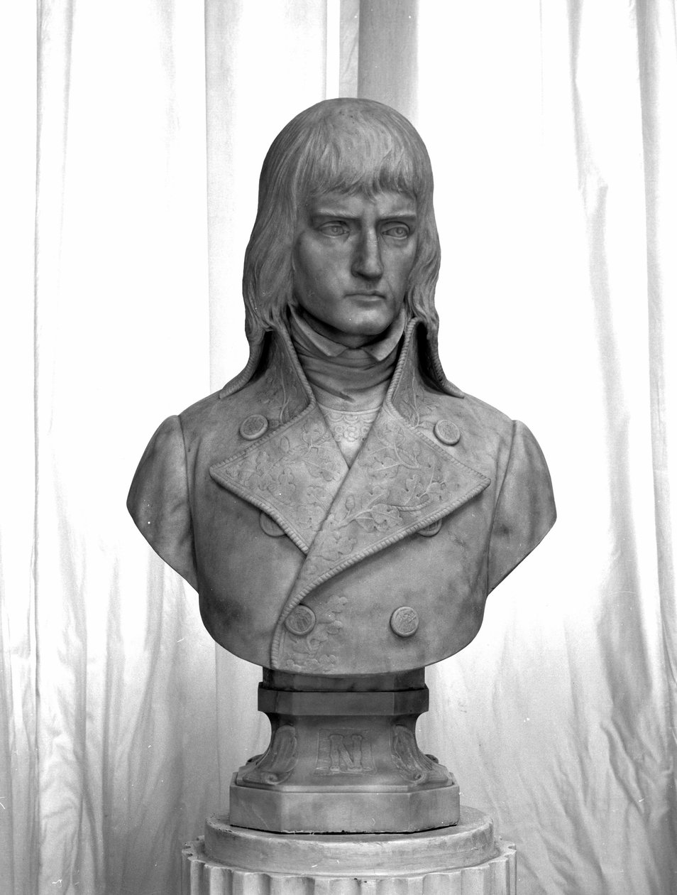 Byste av Napoleon Bonaparte som en ung general for den italienske hæren i 1794. 1888. Marmorskulptur av Pietro Fumeo. Milano, Museo del Risorgimento. av Pietro Fumeo