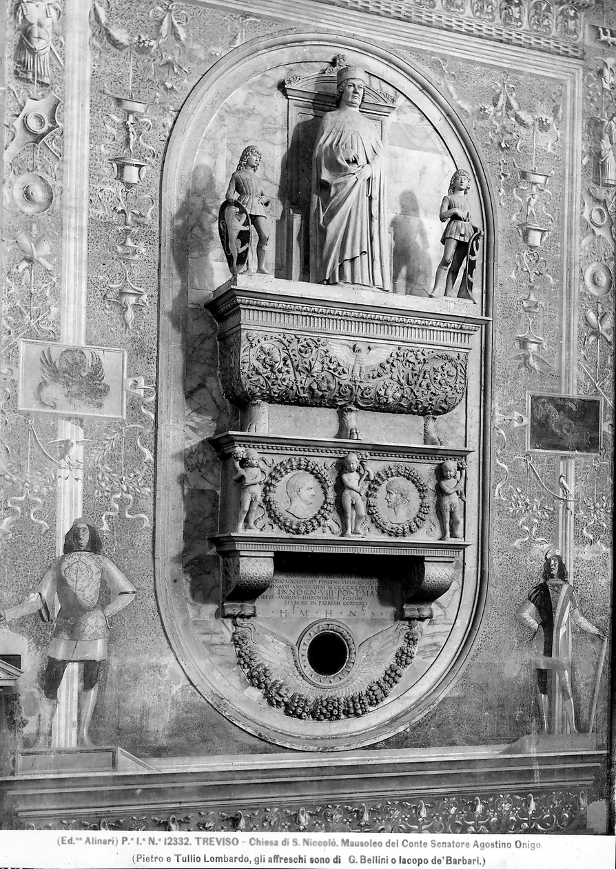 Diagonal visning av mausoleet til grev senator Agostino Onigo i kirken S. Niccolò i Treviso av Pietro Lombardo