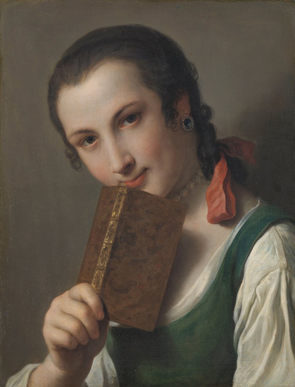 En ung kvinne med en bok av Pietro Antonio Rotari