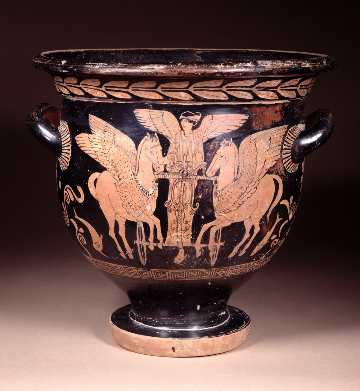 Klokkekrater med rød figur som viser Eos som kjører vognen sin fra havet, Lucanian, ca. 440-420 f.Kr. (keramikk) av Pisticci Painter