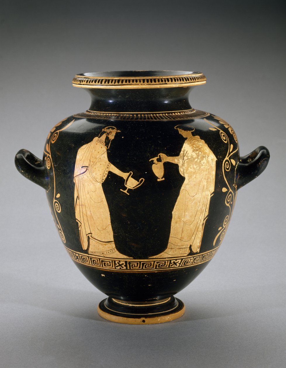 Rødfigur Stamnos med scene av Dionysos med hushjelp, 440-420 f.Kr. (terrakotta) av Polygnotos Polygnotos