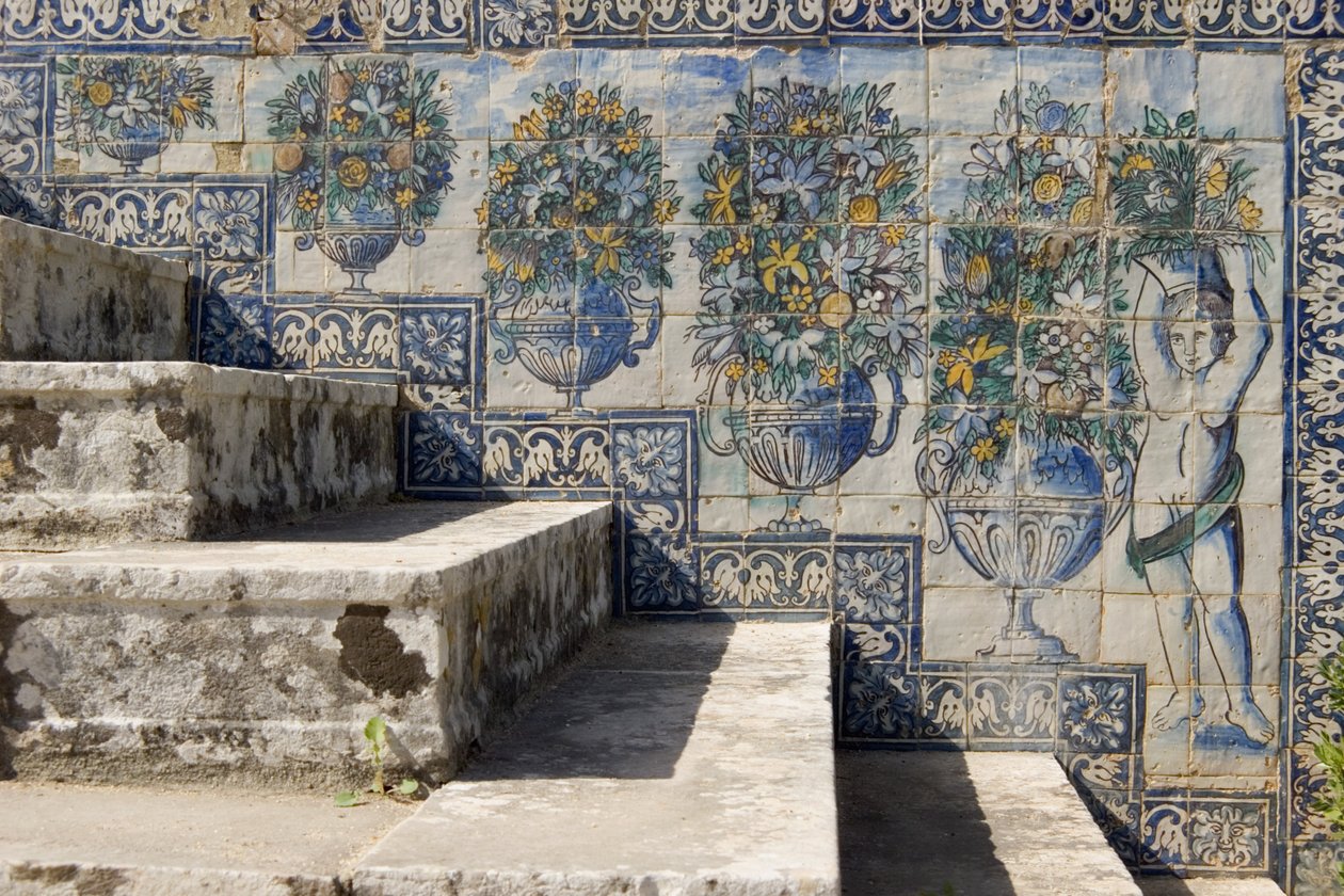 Azulejos-fliser i palasshagen (keramikk) av Portuguese School