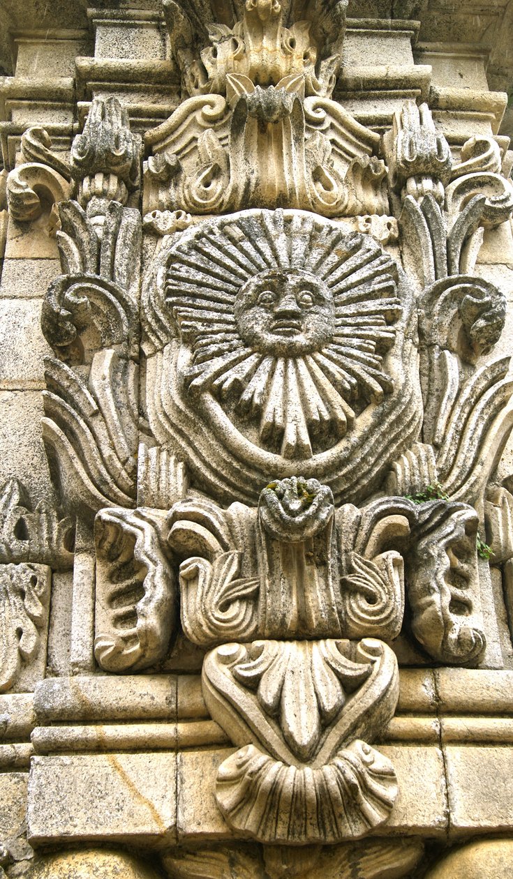 Østsiden av helligdommen til Nossa Senhora dos Remédios obelisk, Lamego, Portugal. 1738 (granitt) av Portuguese School