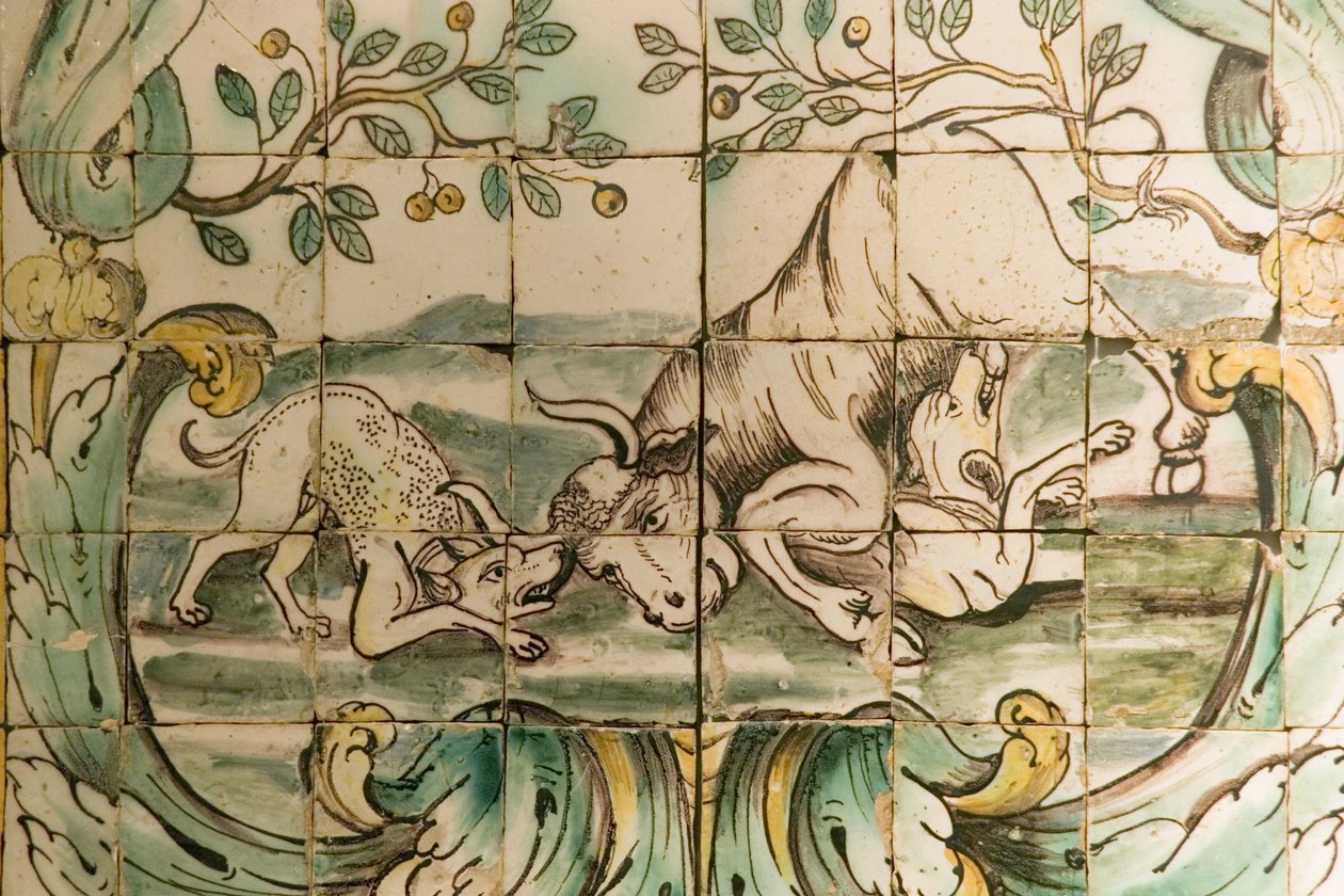 Majolica-fliser som viser hunder som angriper en okse, fra The Hunting Room at Palacio da Praia, Belem, ca. 1680 (keramikk) av Portuguese School