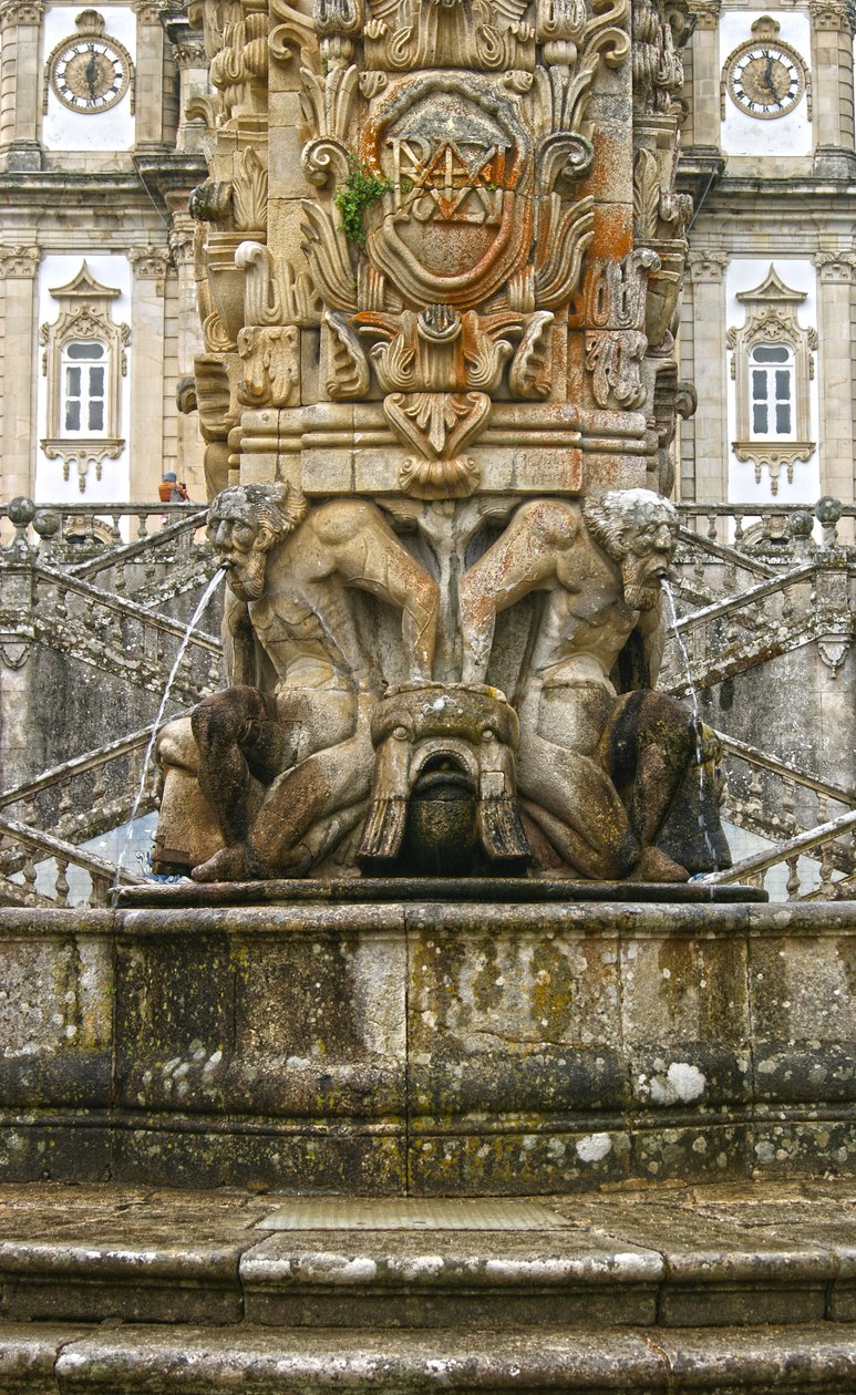 Mytiske Atlantes ved foten av en obelisk, Lamego, Portugal. 1738 (granitt) av Portuguese School