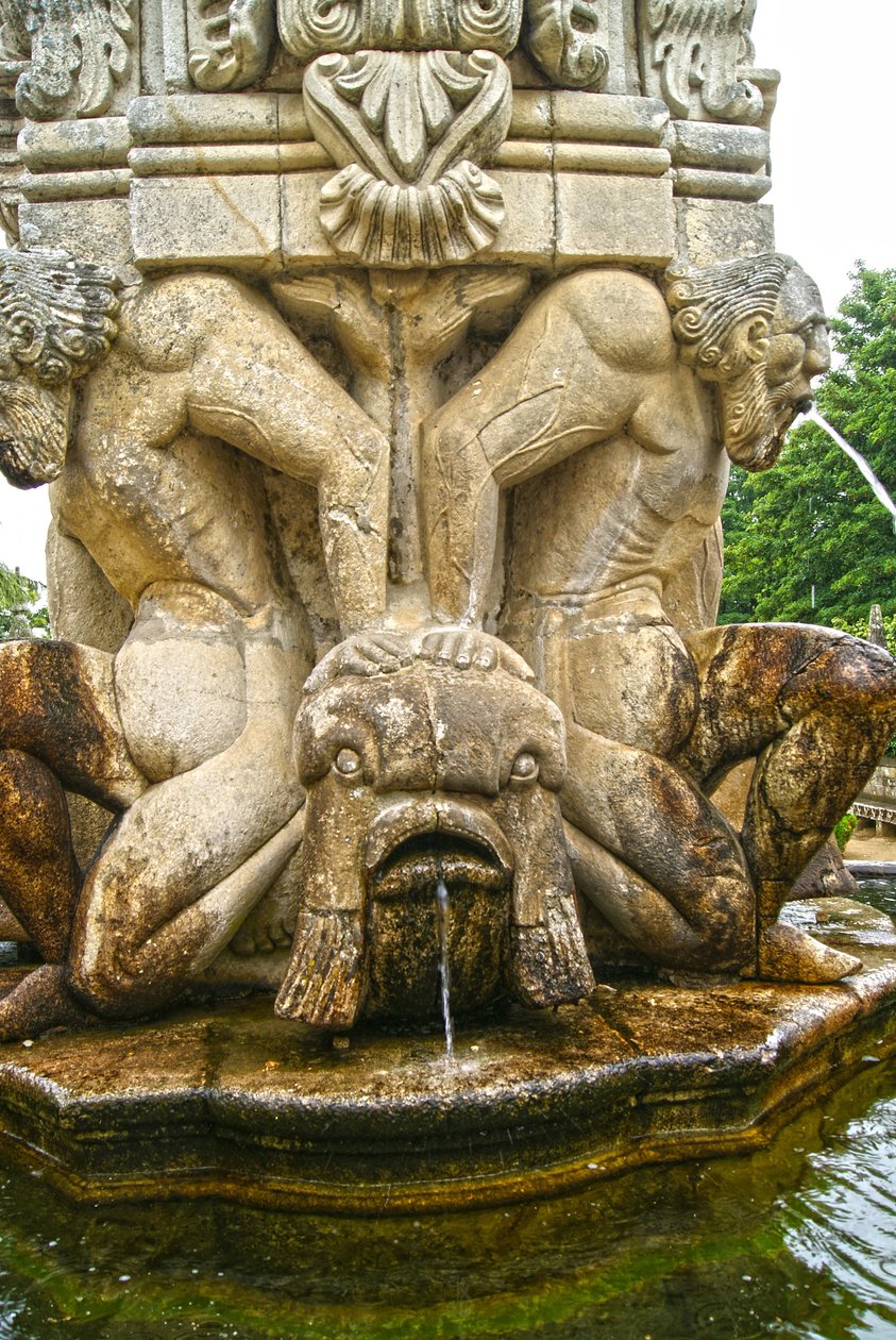 Mytiske Atlantes ved foten av en obelisk, Lamego, Portugal. 1738 (granitt) av Portuguese School