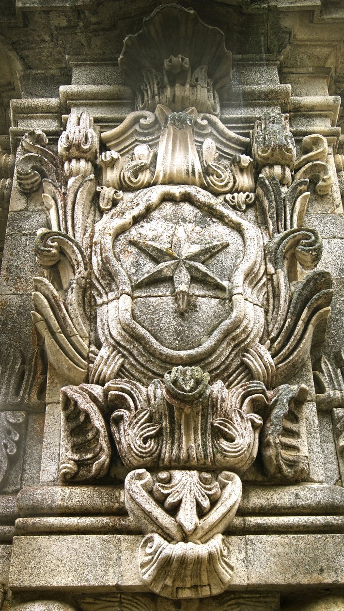 Nordsiden av helligdommen til Nossa Senhora dos Remédios obelisk, Lamego, Portugal. 1738 (granitt) av Portuguese School
