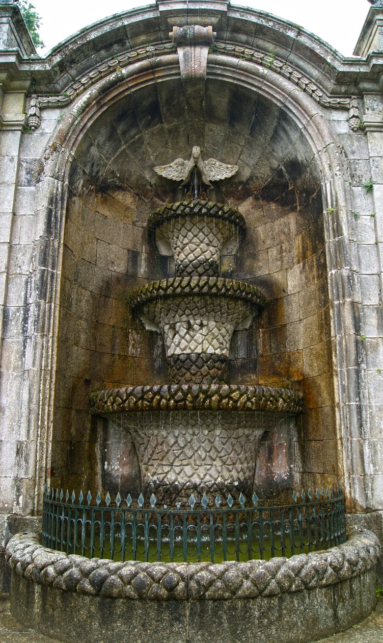 Pelican Fountain, Sanctuary of Our Lady of Remedies, Lamego, Portugal 1738 (stein) av Portuguese School