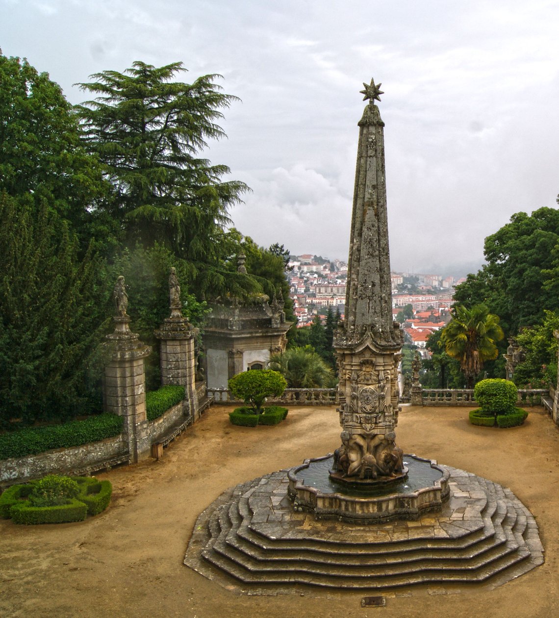 Helligdommen til Nossa Senhora dos Remedios obelisk, Lamego, Portugal. 1738 (granitt) av Portuguese School