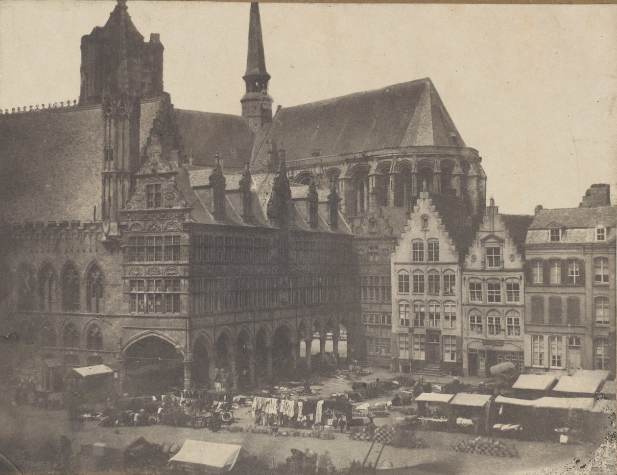 Market Square i Ypres, ca. 1851. av Possibly by Louis Désiré Blanquart évrard.