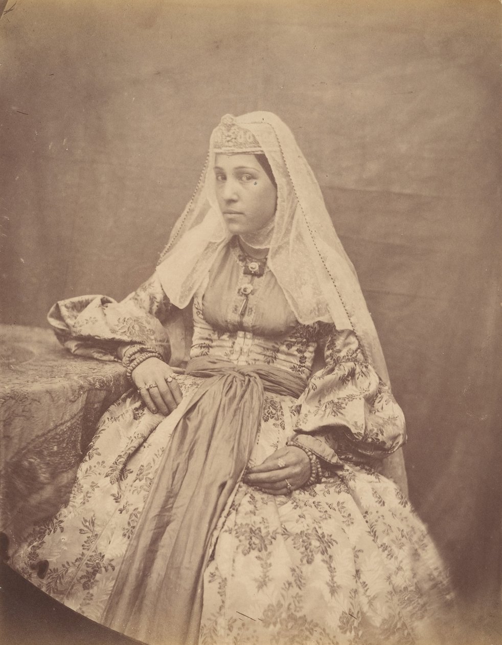 [Armensk kvinne i Teheran], 1840-60-tallet. av Possibly by Luigi Pesce.