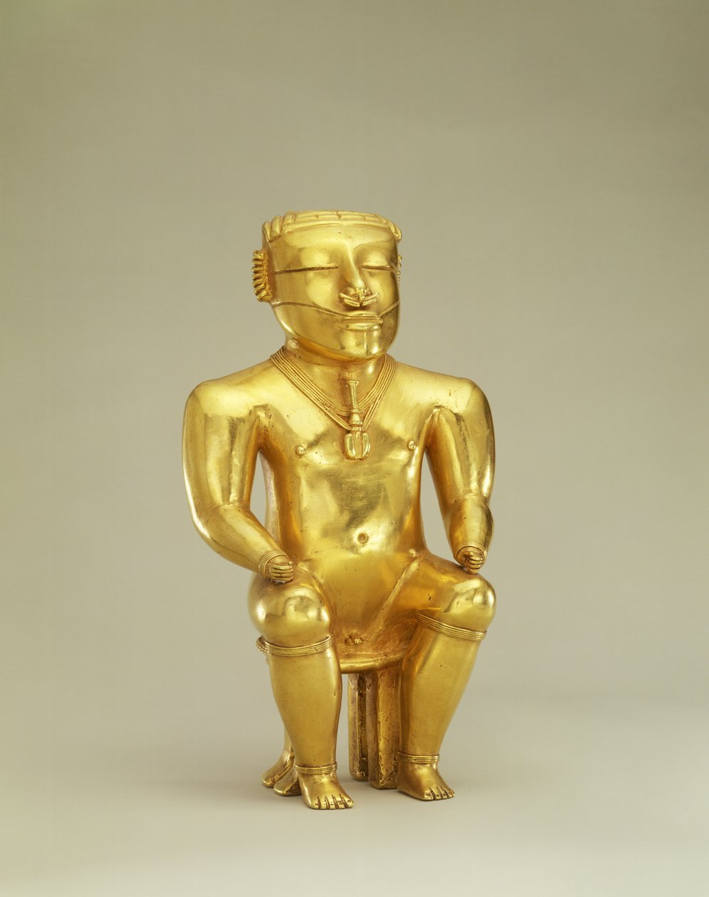 Antropomorf kalkkolbe (gull) av Pre Columbian
