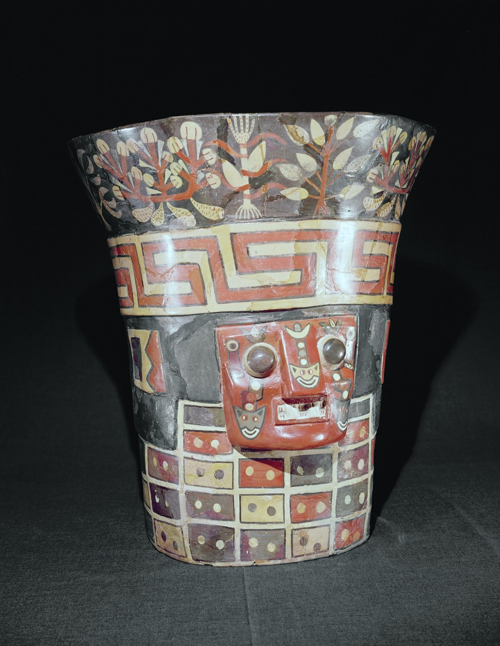 Fartøy som viser mais-yams og dyr, fra Tiahuanaco, ca. 650 e.Kr. av Pre Columbian
