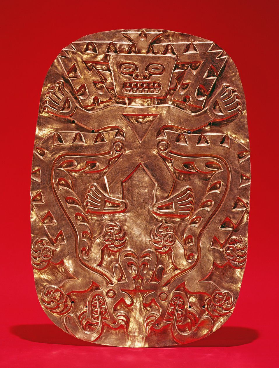 Preget plakett som viser en krokodillegud, fra Sitio Conte, Cocle-provinsen, Panama, Late Cocle-stil (gull) av Pre Columbian