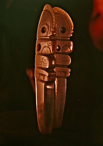 Fuglekelt, fra Guacimo, Linea Vieja-området (gjennomsiktig sjøgrønn jade) av Pre Columbian Pre Columbian