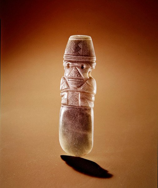 Kelt med hukende figur, fra Guacimo, Linea Vieja-området (gjennomskinnelig blågrønn jade) av Pre Columbian Pre Columbian