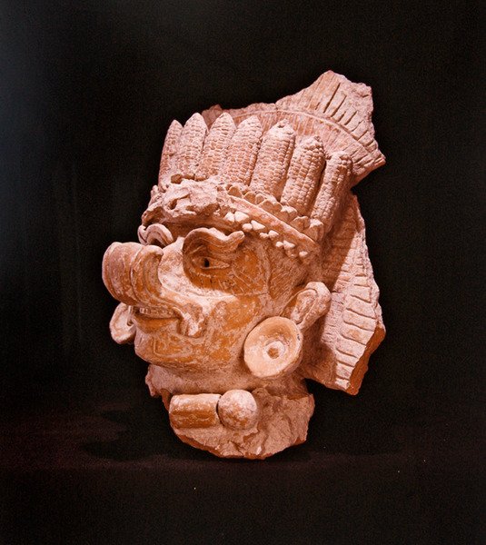Hodedel av en stor urne, Oaxaca (keramikk) av Pre Columbian Pre Columbian