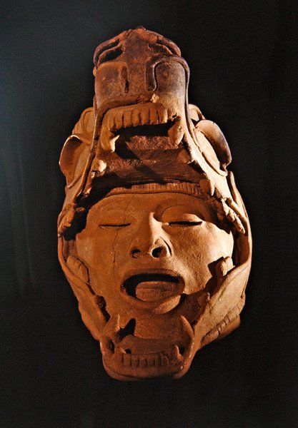 Menneskehode i munnen til en jaguar, Remojadas Culture, Vera Cruz (keramikk) av Pre Columbian Pre Columbian