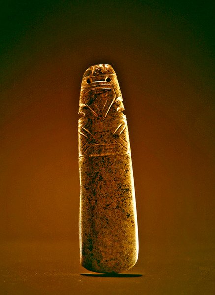 Innskåret øksegud, fra Guacimo, Linea Vieja-området (ugjennomsiktig spraglete grønn jade) av Pre Columbian Pre Columbian