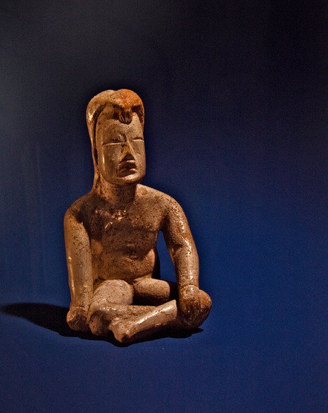 Sittende figur, Olmec Culture (keramikk) av Pre Columbian Pre Columbian
