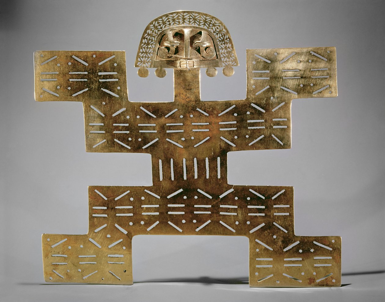 Støpt Tumbaga pectoral, fra Huaca del Dragon, Caldas, Colombia, Tolima-stil (gull) av Pre Columbian