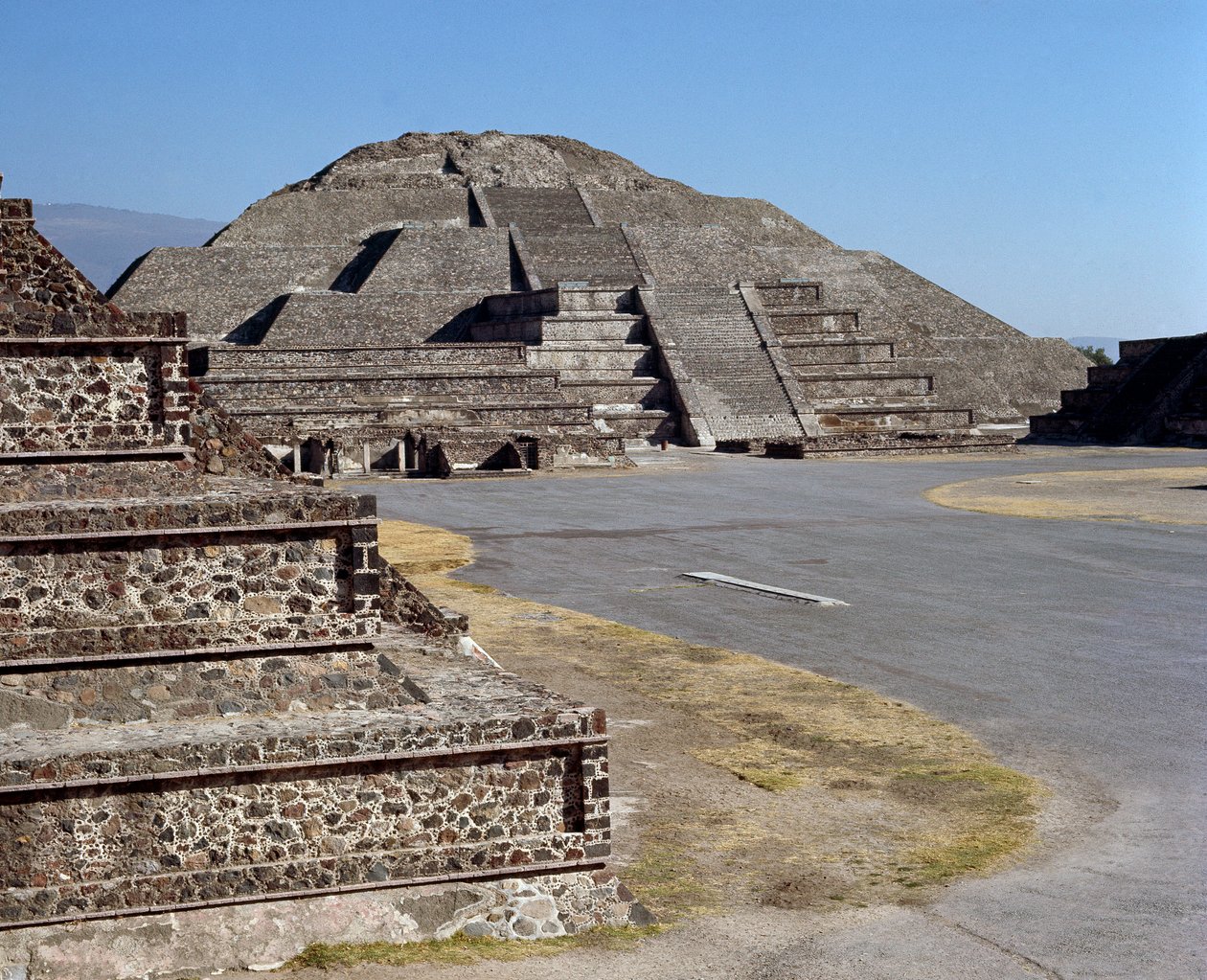 Månens pyramide av Pre Columbian Pre Columbian