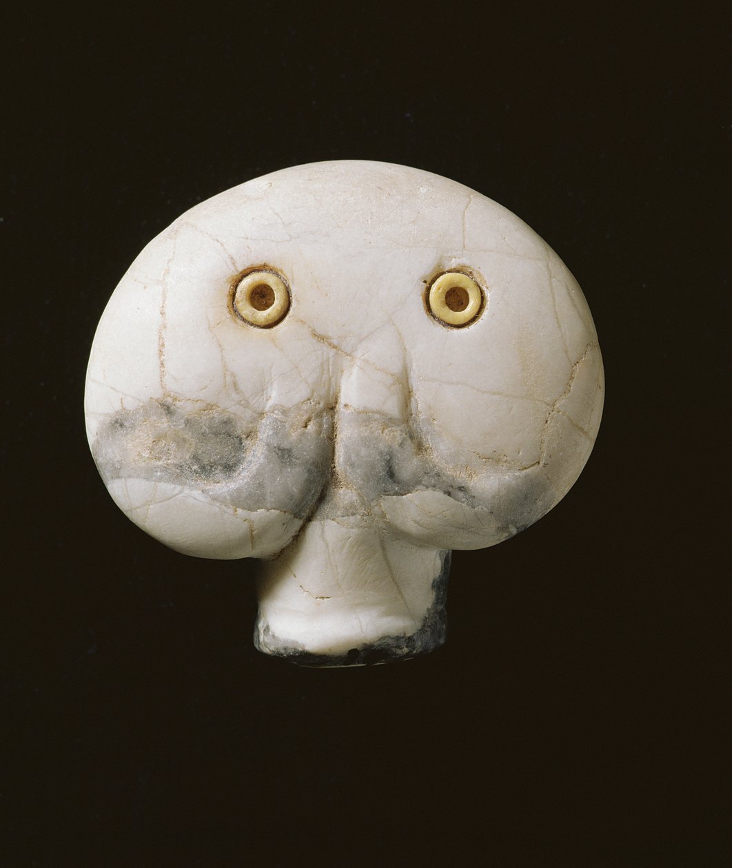 Amulett av et værhode med innfelte perleøyne (serpentinmarmor) av Predynastic Period Egyptian