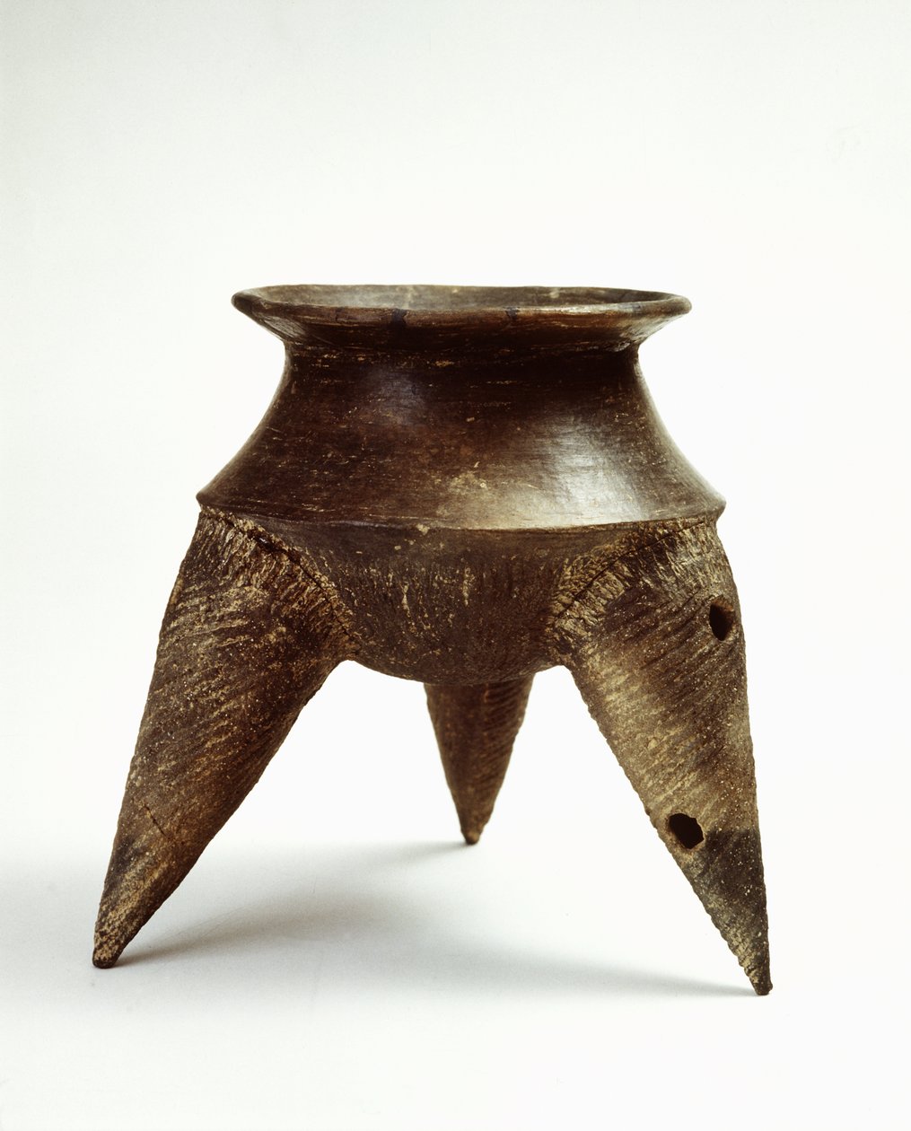 Trebeint gryte (keramikk) av Prehistoric