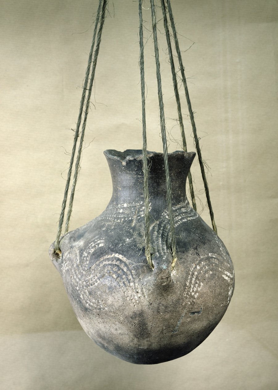 Fartøy med dekor i båndstil, fra Belloye-sur-Somme, danubisk neolitikum, ca. 3500 f.Kr. (terrakotta) av Prehistoric