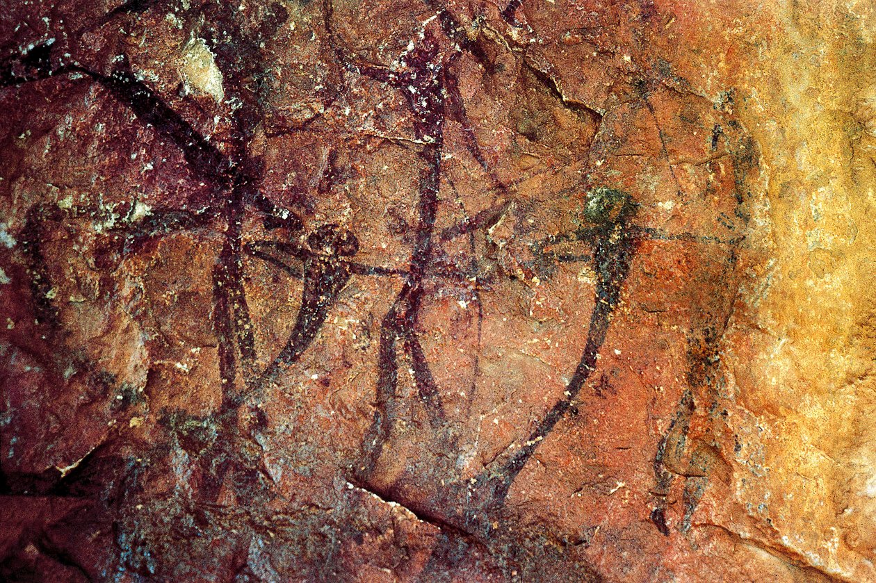 Menneskelige figurer med buer, Cueva del Civil, Tirig, Barranc de la Valltorta, Valencia, Spania (maleri) av Prehistoric Prehistoric