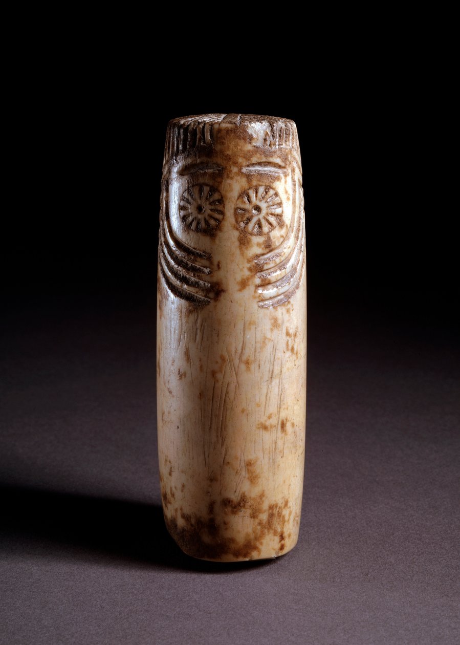 Idol som spalte. Elfenbensskulptur, rundt 5000 f.Kr av Prehistoric Prehistoric