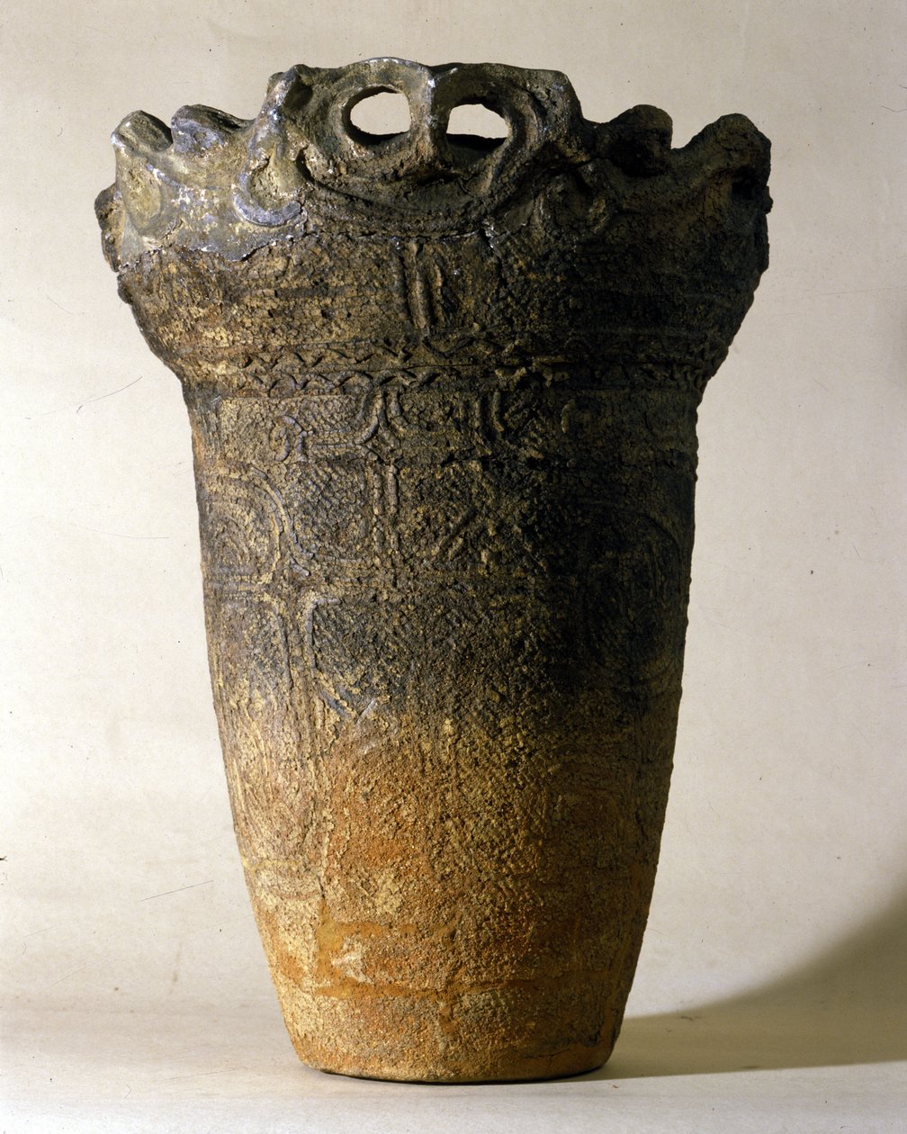 Stor terrakottavase fra Jomon-perioden (forhistorisk periode i Japan). Roma, Nasjonalmuseet for orientalsk kunst. av Prehistoric Prehistoric