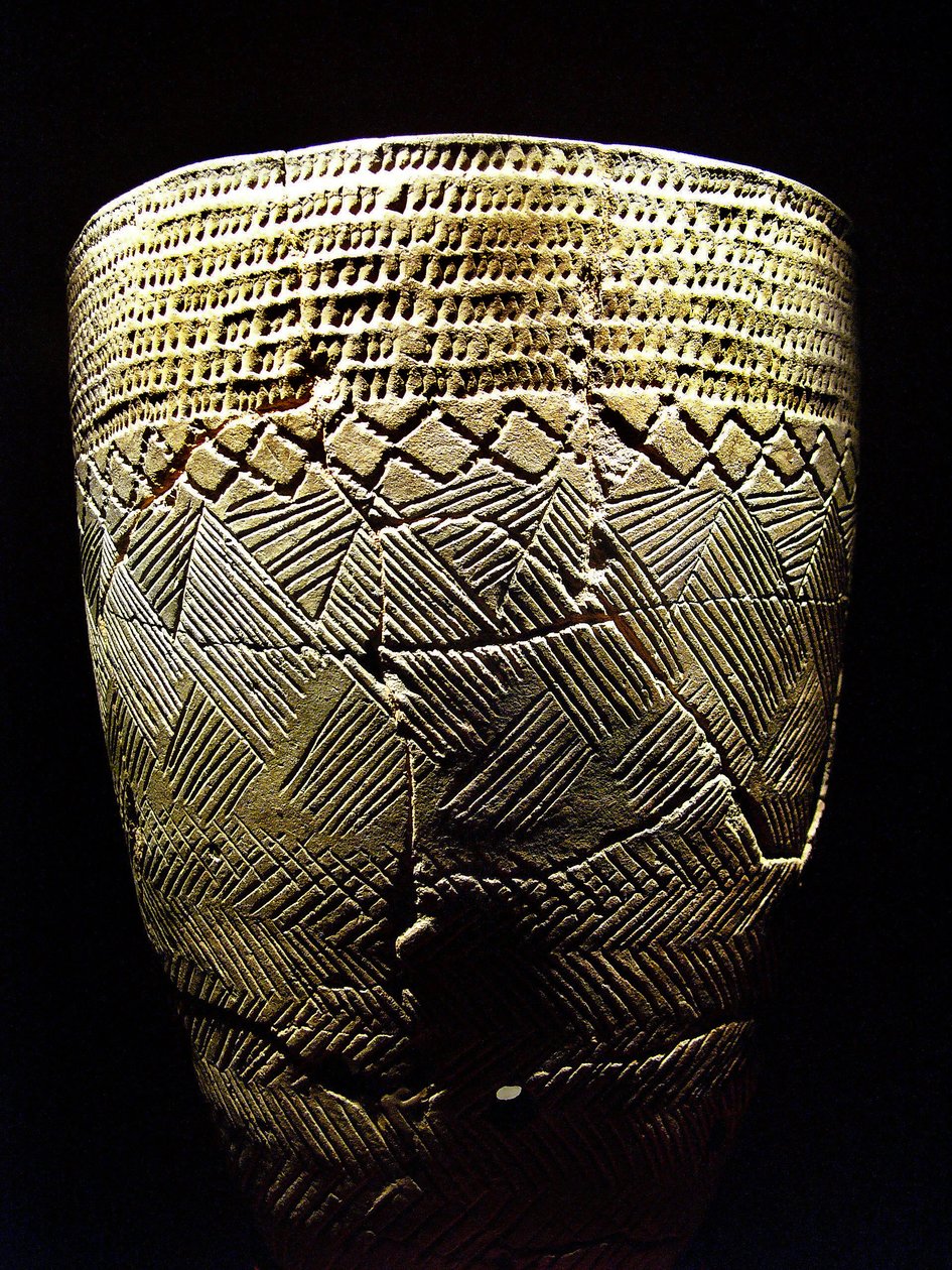 Keramikk med "kamtann"-dekor, rundt 8000 f.Kr. av den neolitiske perioden, Amsa-Dong, Korea. Fotografi, Seoul nasjonalmuseum, Republikken Korea av Prehistoric Prehistoric