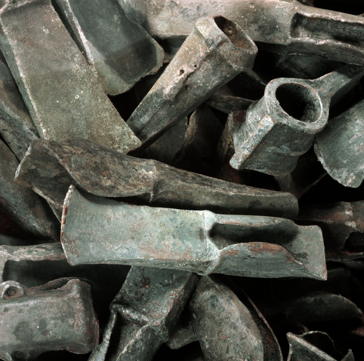 Forhistorie: øks av typen Ardea fra Necropole of Ardea, Lazio. Jernalder. 8. århundre f.Kr. Roma, Luigi Pigorini nasjonalmuseum for forhistorisk etnografi av Prehistoric Prehistoric