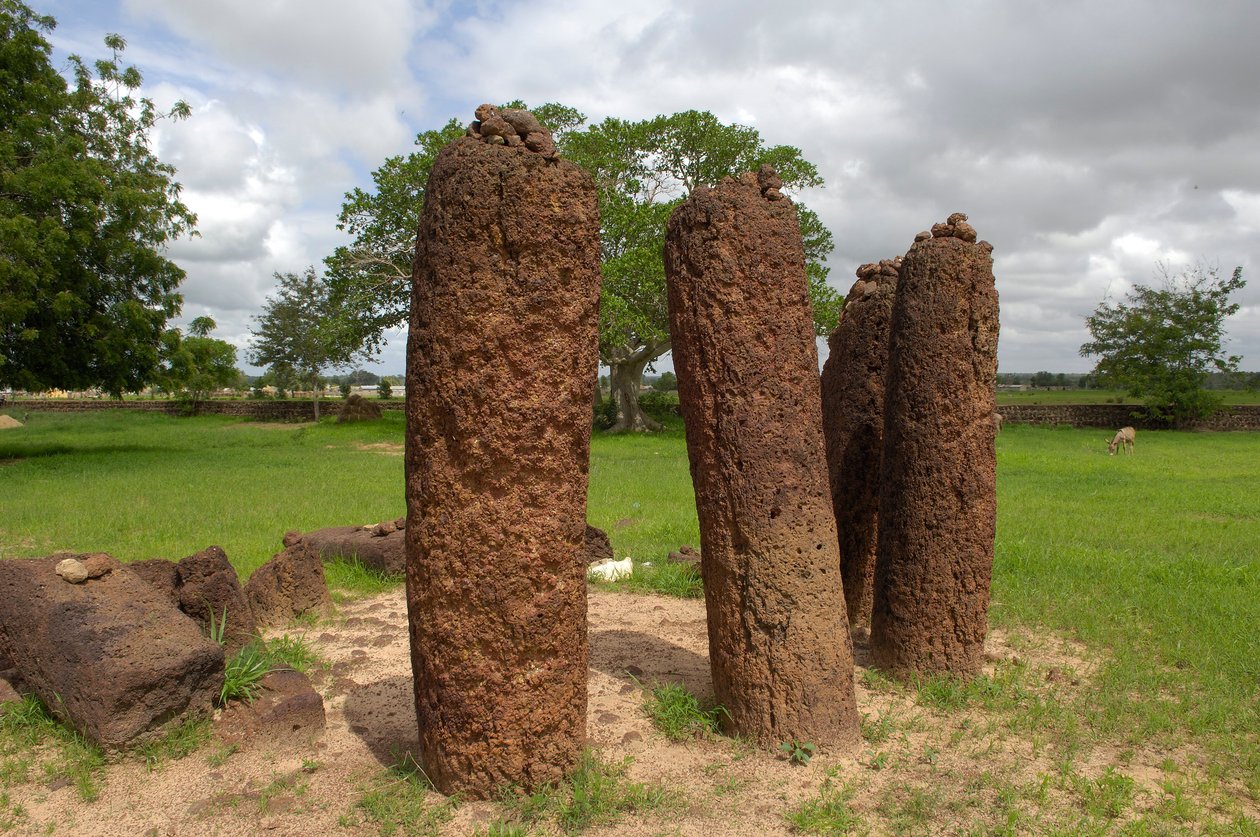 Forhistorie: Megalittisk sirkel av steiner fra Wassu, Gambia (bilde) av Prehistoric Prehistoric