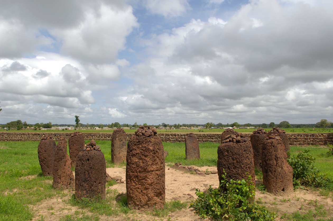 Forhistorie: Megalittisk sirkel av steiner fra Wassu, Gambia (bilde) av Prehistoric Prehistoric