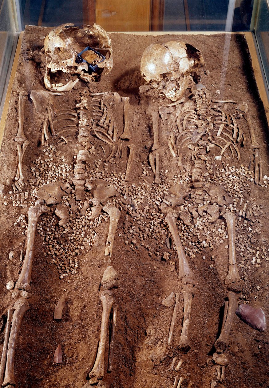 Forhistorie: Skjeletter av to barn. 30000-25000 f.Kr. Fra Grimaldi-hulen. Saint Germain en Laye, Museum of National Archaeology av Prehistoric Prehistoric