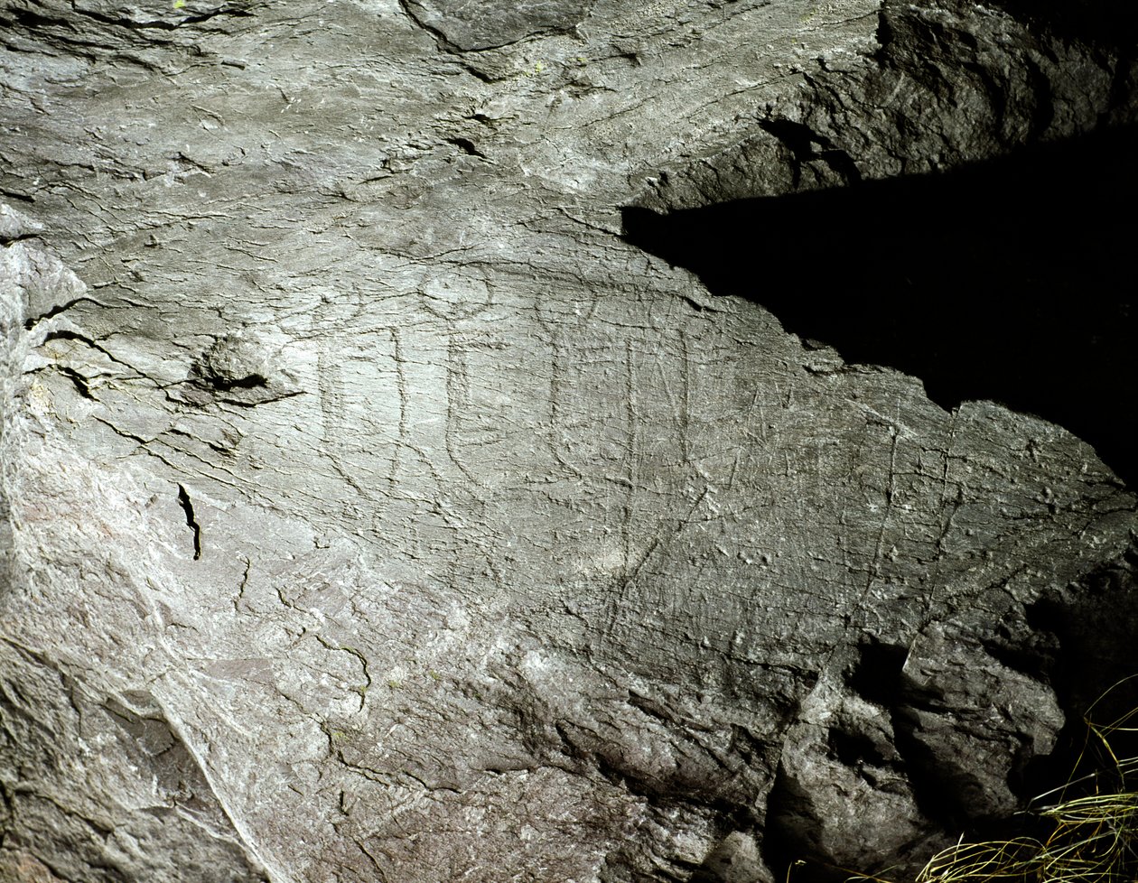 Forhistorie, bergkunst: gravsteinsrepresentasjoner av to par okser som trekker en vogn. Kobberalder. Eneolitisk periode (kalkolittisk). Roche n. 2. Cemmo (Brescia) Parco archeologico nazionale dei Massi di Cemmo, Italia av Prehistoric Prehistoric
